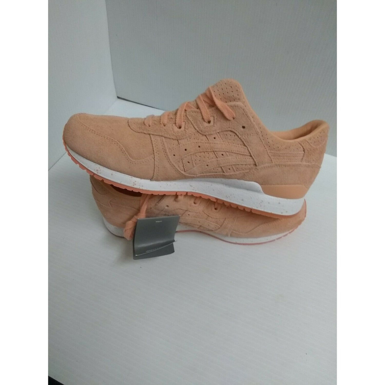 Asics Men's Gel Lyte iii Apricot Ice running shoes Size 9 US