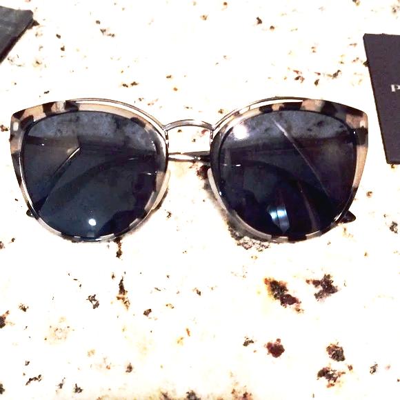 Prada woman sunglasses spr 20 us made in Italy