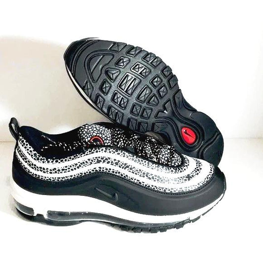 Woman’s Nike air max 97 se running shoes size 8.5 us