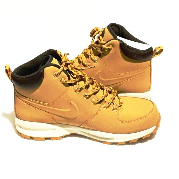 Nike Men’s Manoa leather hiking boots size 9.5 us