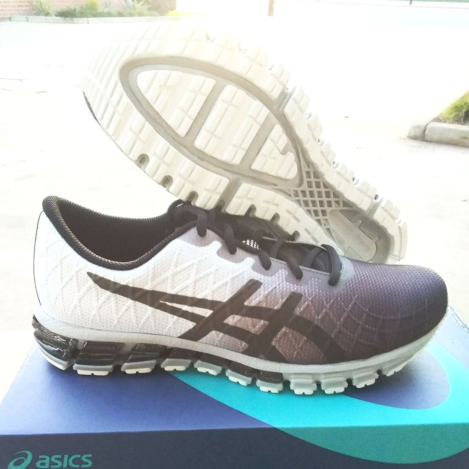 Asics men's Gel Quantum 180 4 Black White running shoes Size 11.5 US 