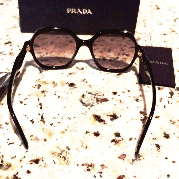 Prada woman sunglasses spr 06U made in Italy